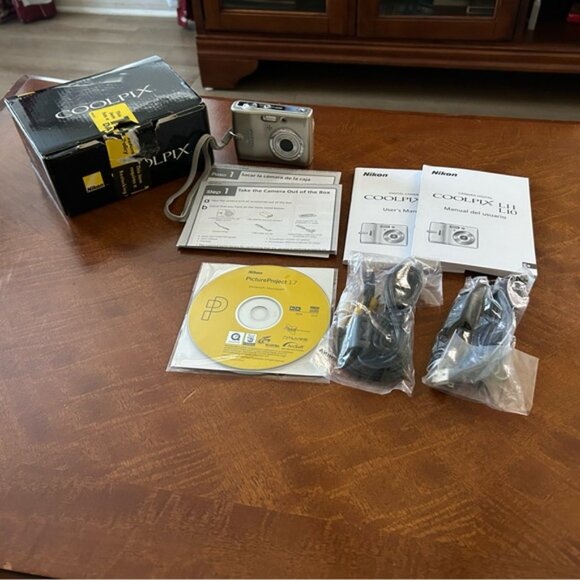 Nikon Coolpix L11 Digital Camera 3X Optical Zoom - Picture 8 of 9